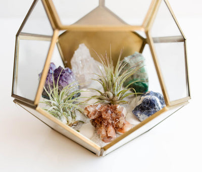 5 of the Prettiest Crystal DIY Projects