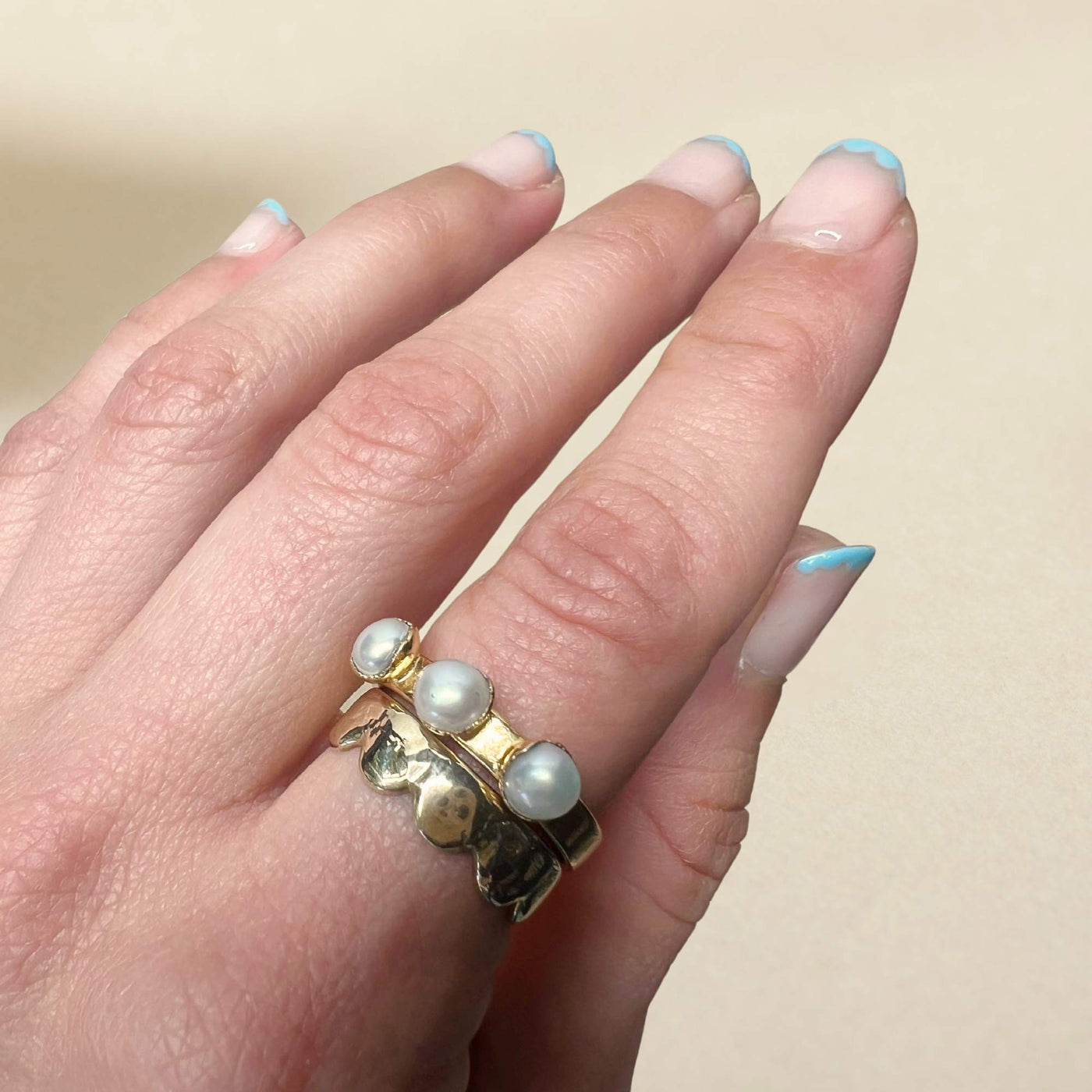 Pearl 3 Stone Ring - Multiple Sizes - SS01