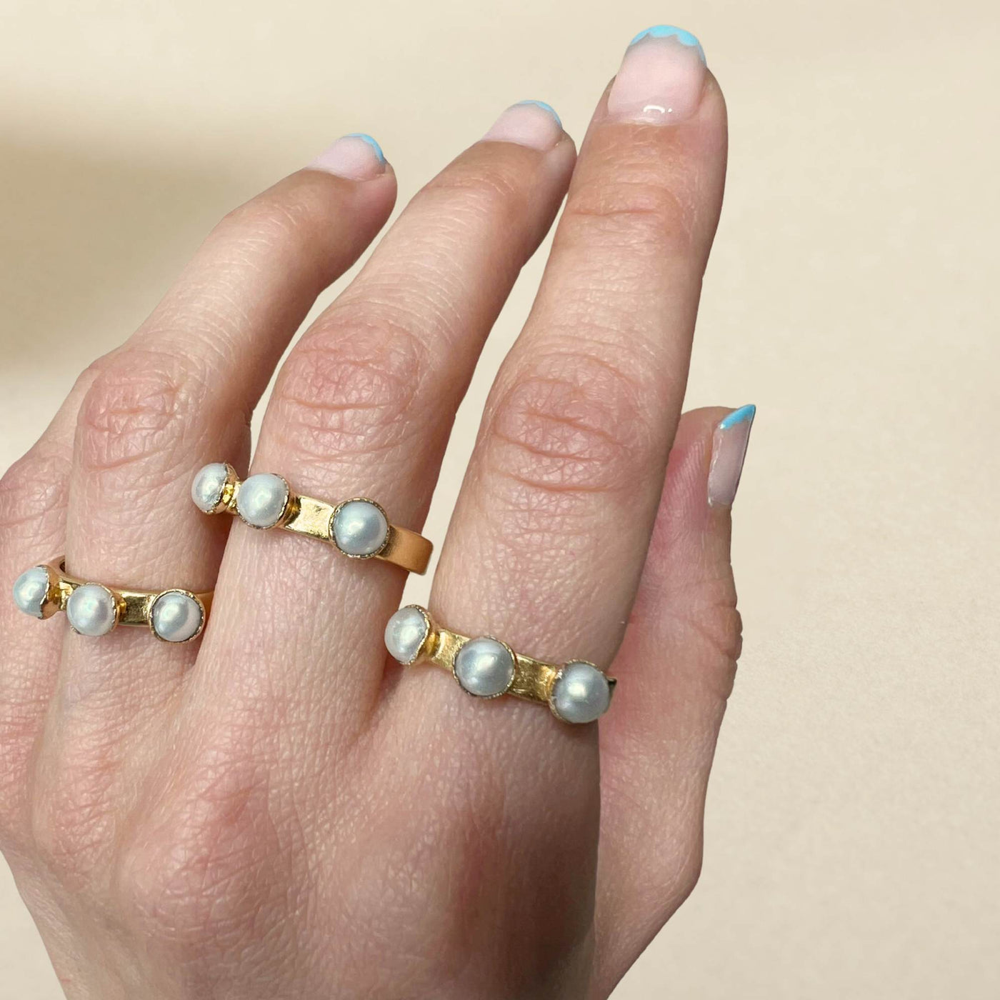 Pearl 3 Stone Ring - Multiple Sizes - SS01